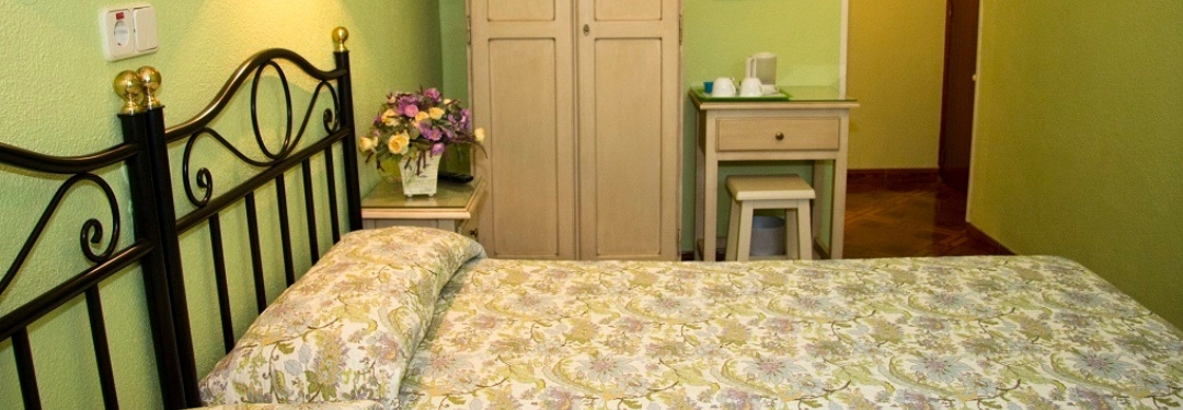 Double room with two beds | Hostal Los Alpes