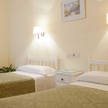 Los Alpes Hostel Rates