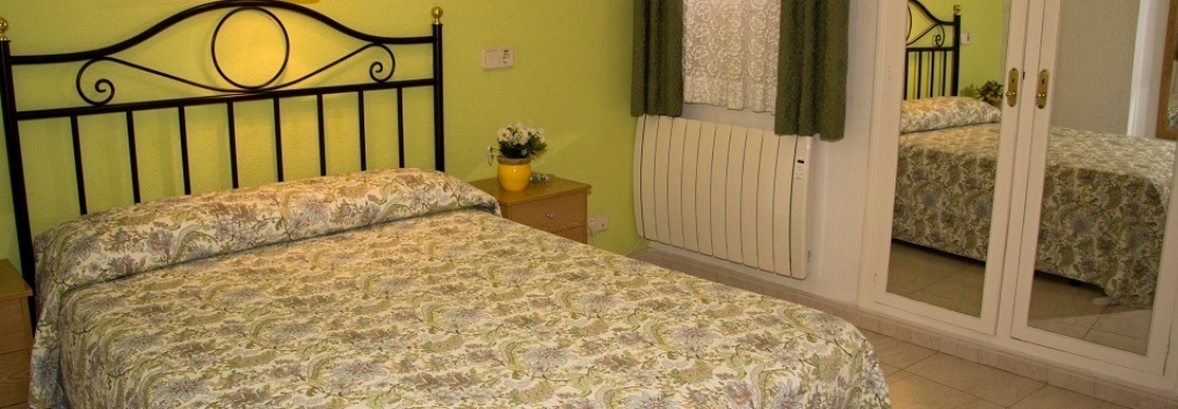 Double Room with double bed | Hostal Los Alpes