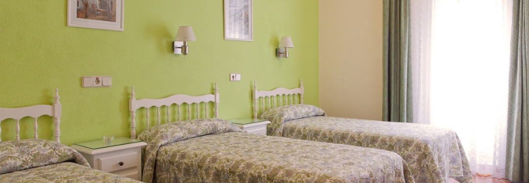 Triple room | Hostal Los Alpes